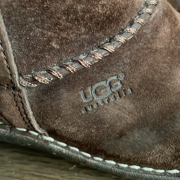 Brown Ankle Height UGG boots with tie - Picture 10 of 11